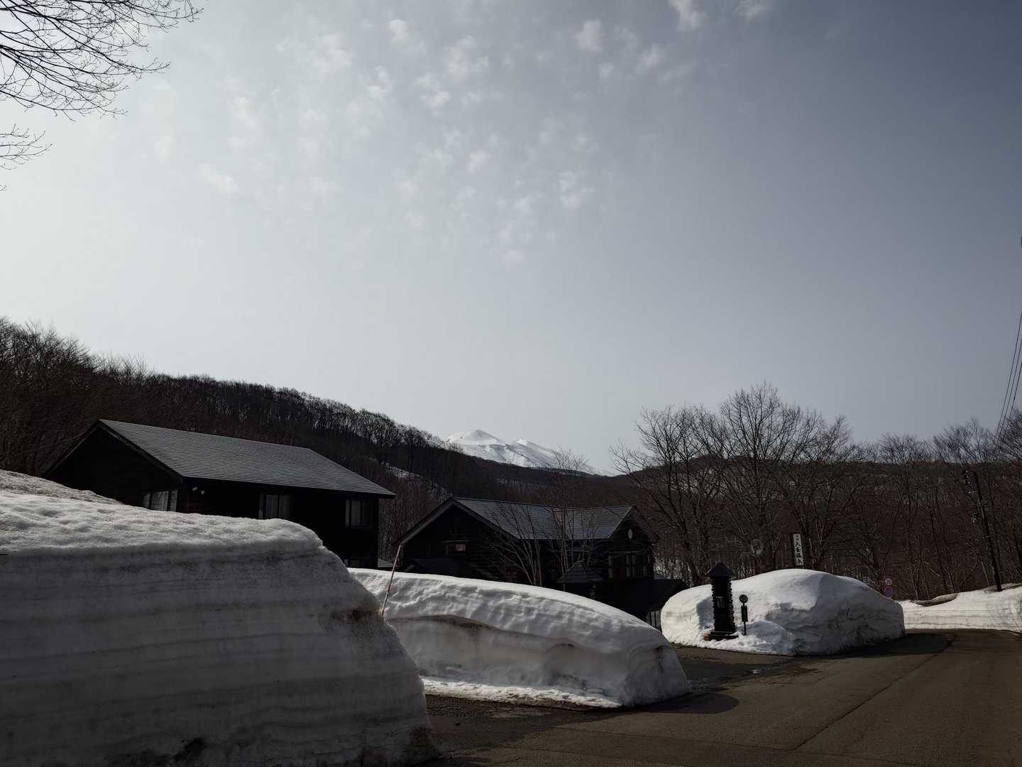 大釜温泉前からスタート　秋田駒ヶ岳山頂見えてる😊
