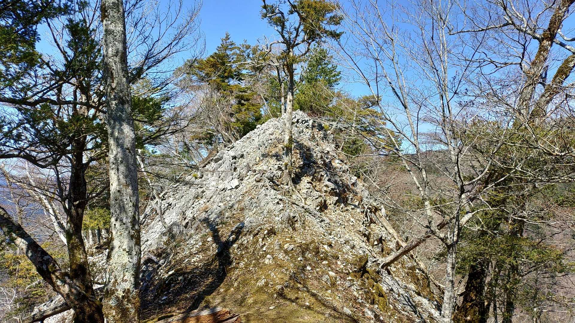 きりだった山頂
1座目