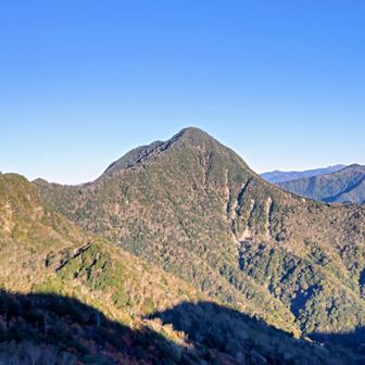 待ってろ皇海山
背景にはブルーSky