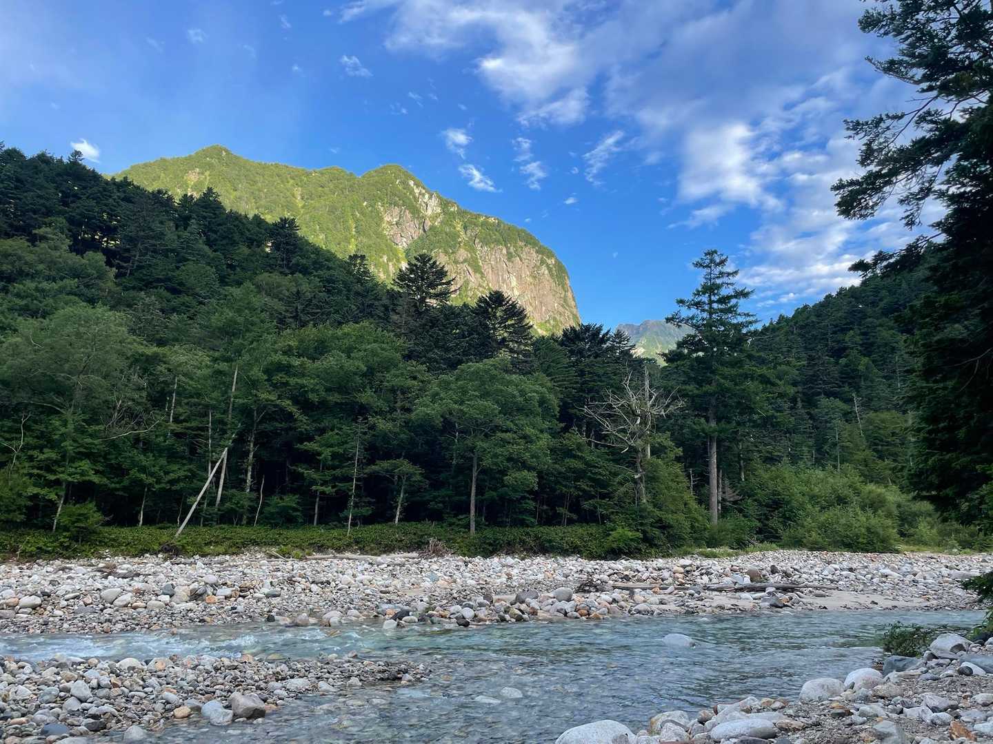 横尾谷の屏風岩かな？