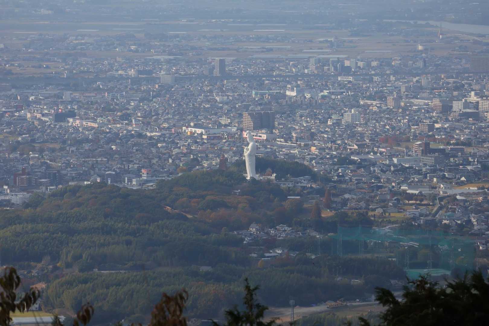 山頂からは成田山が見えました。