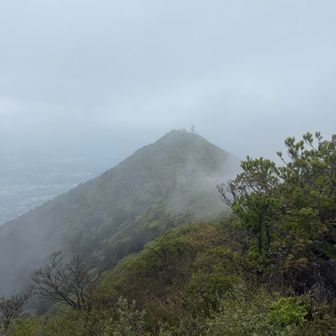 男体山