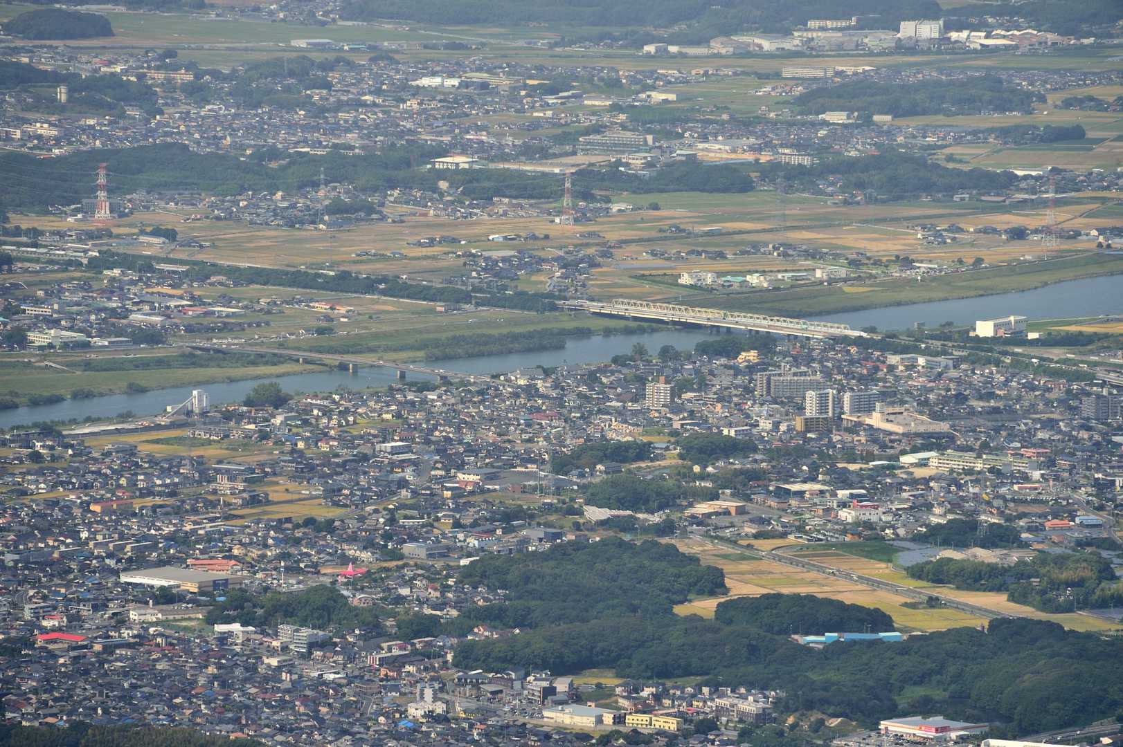 遠賀川の鉄橋をちょうど新幹線が通過していました