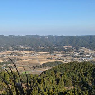 帰りに山頂北側の展望地と思われる場所発見しました🎶
一般人はこの軌跡になります😁