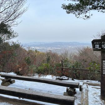 【猿投山】
雪しっかりあるように見えますが、うっすら残雪程度でした。