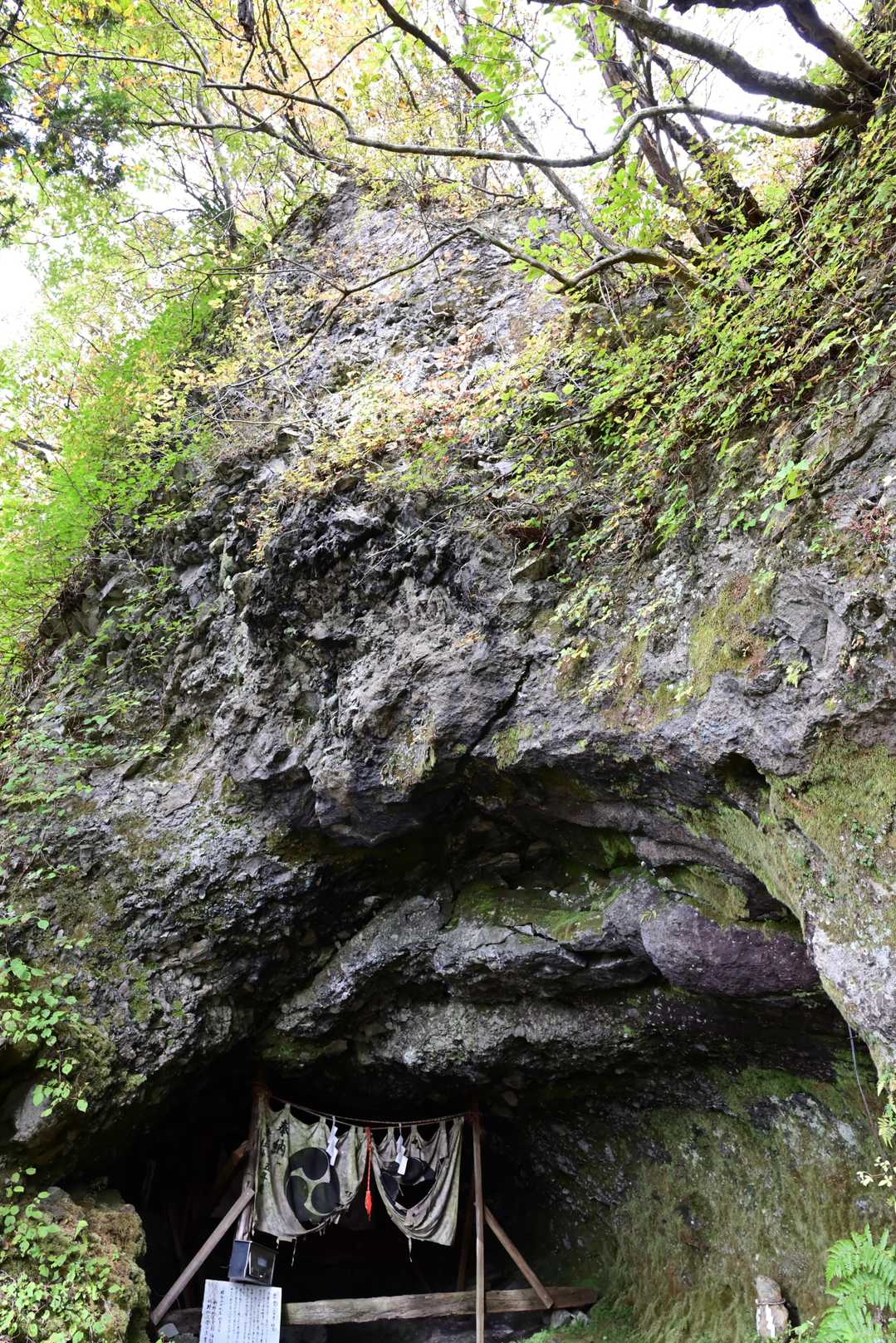岩室
見どころが多い山ですね😊