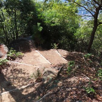 左の岩の裏側から合流