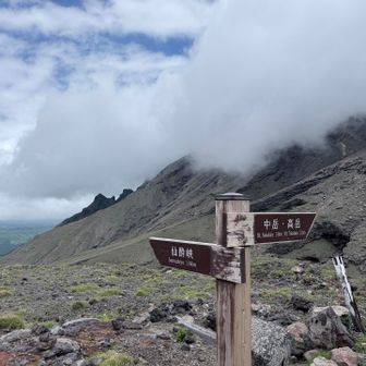 山頂はまだ真っ白