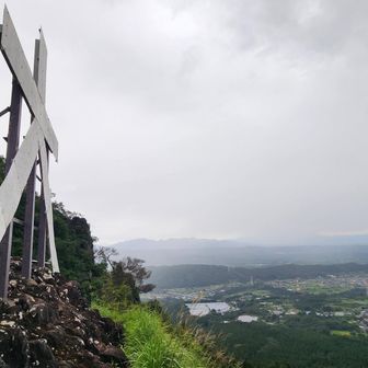 大の字
大の字の鎖場を登る前に、雨が降り出したのでレインウェアを着用しました。