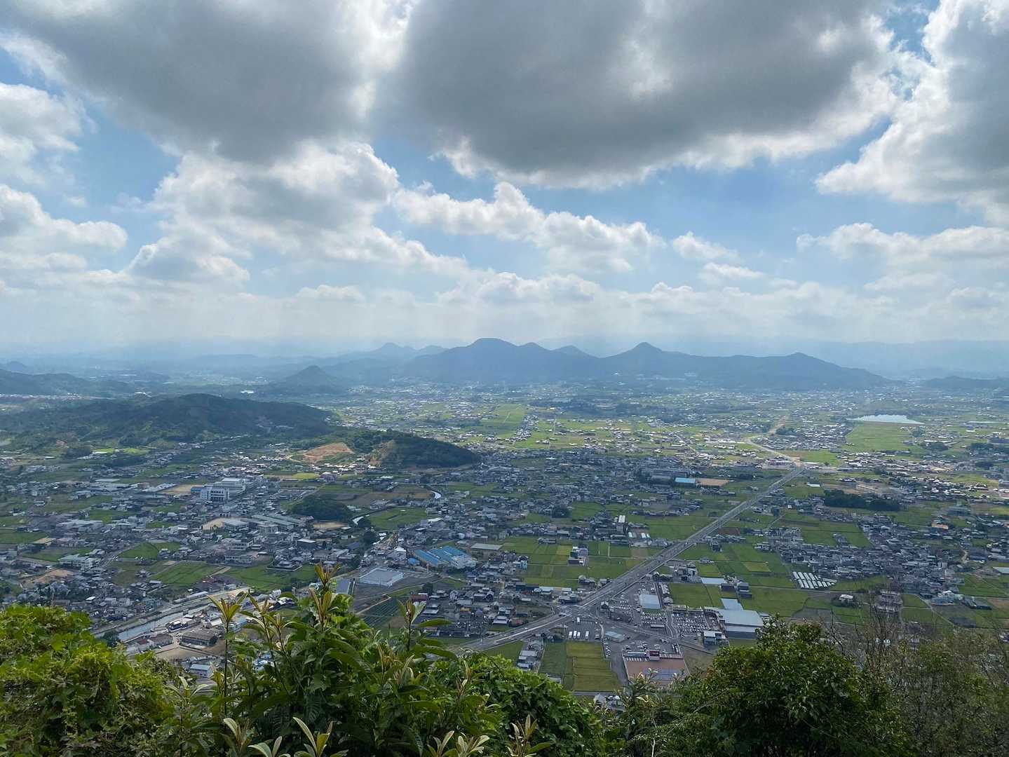 降りてきてすいーつ場所を探すヽ(￣д￣;)