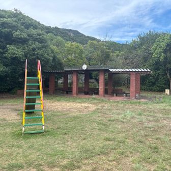 東山下りて休憩