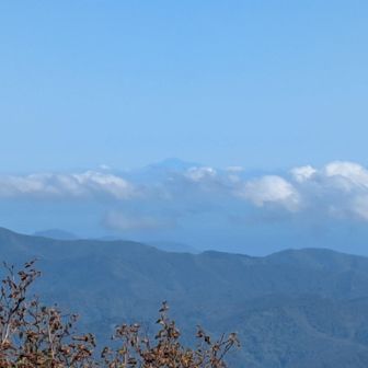 国後のチャチャ岳　旭岳より高いそうです。