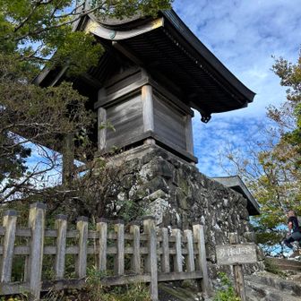 途中、特に見どころもなく
一気に男体山頂に到着。