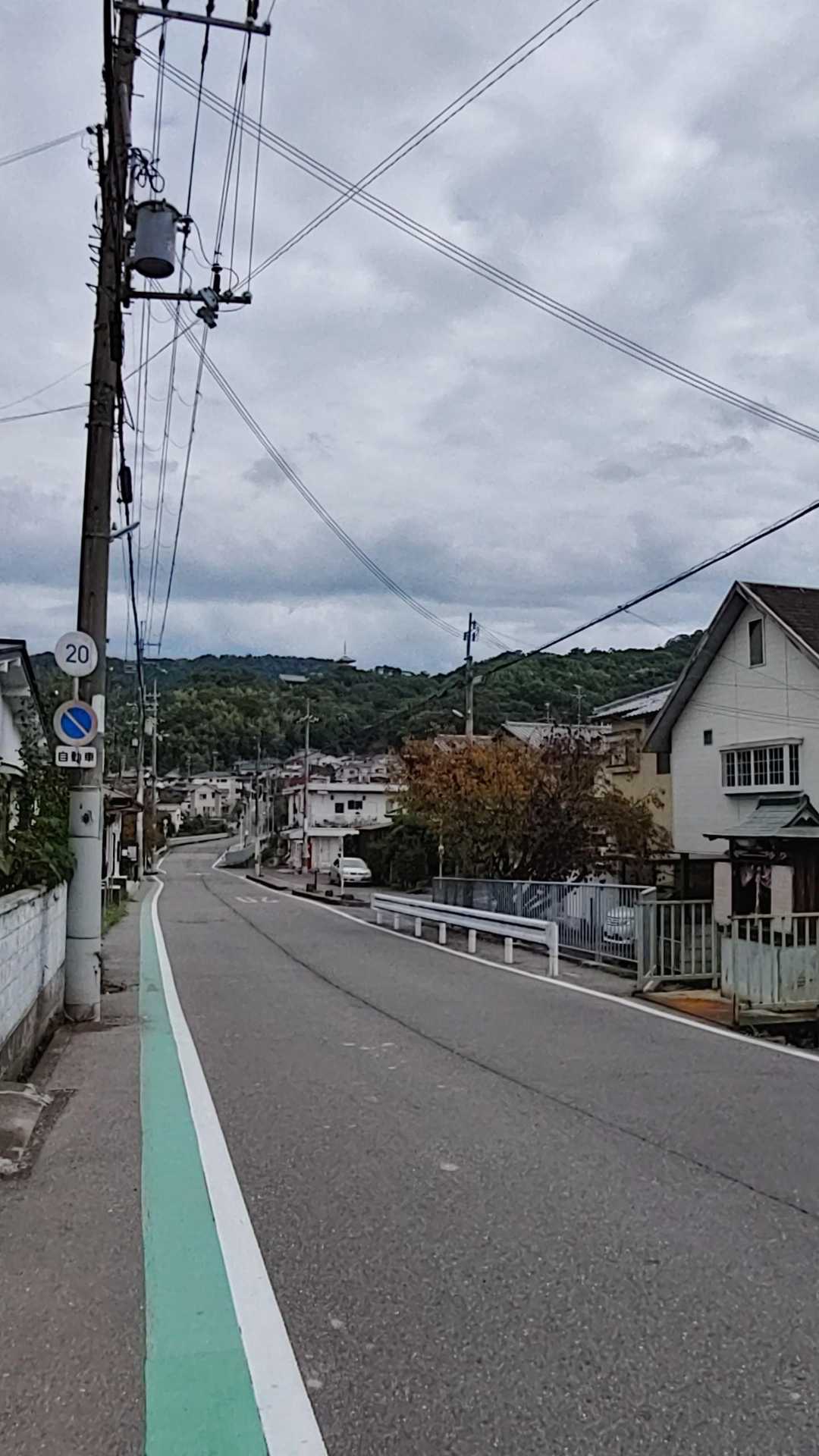 山の上に塔が見える🧐帰りに寄ってみよ
