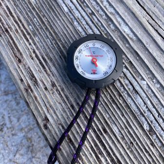 山頂ベンチはマイナス7℃くらい。風がまあまああって体感的にはマイナス10℃を下回っている感じ