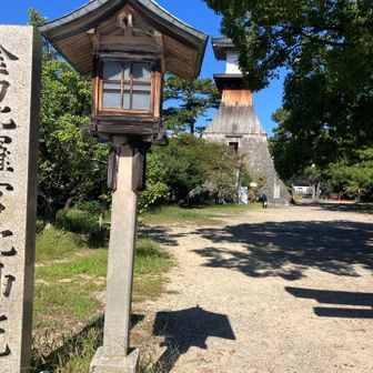 高さ日本一の高灯篭。
