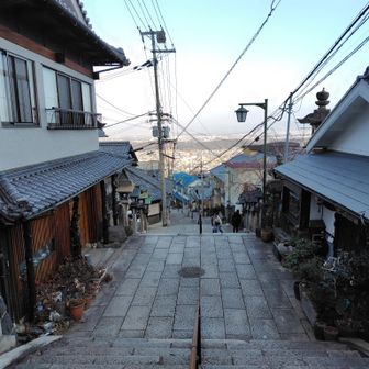 宝山寺の門前町。今日は静かでした