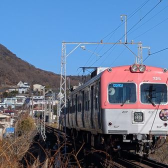 川を渡ってくる上毛電鉄