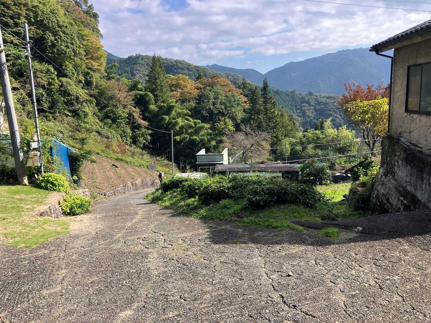 駐車場から舗装された急坂、
ここが1番キツかった🥵