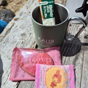 お土産でもらったお菓子、持ってきて良かった