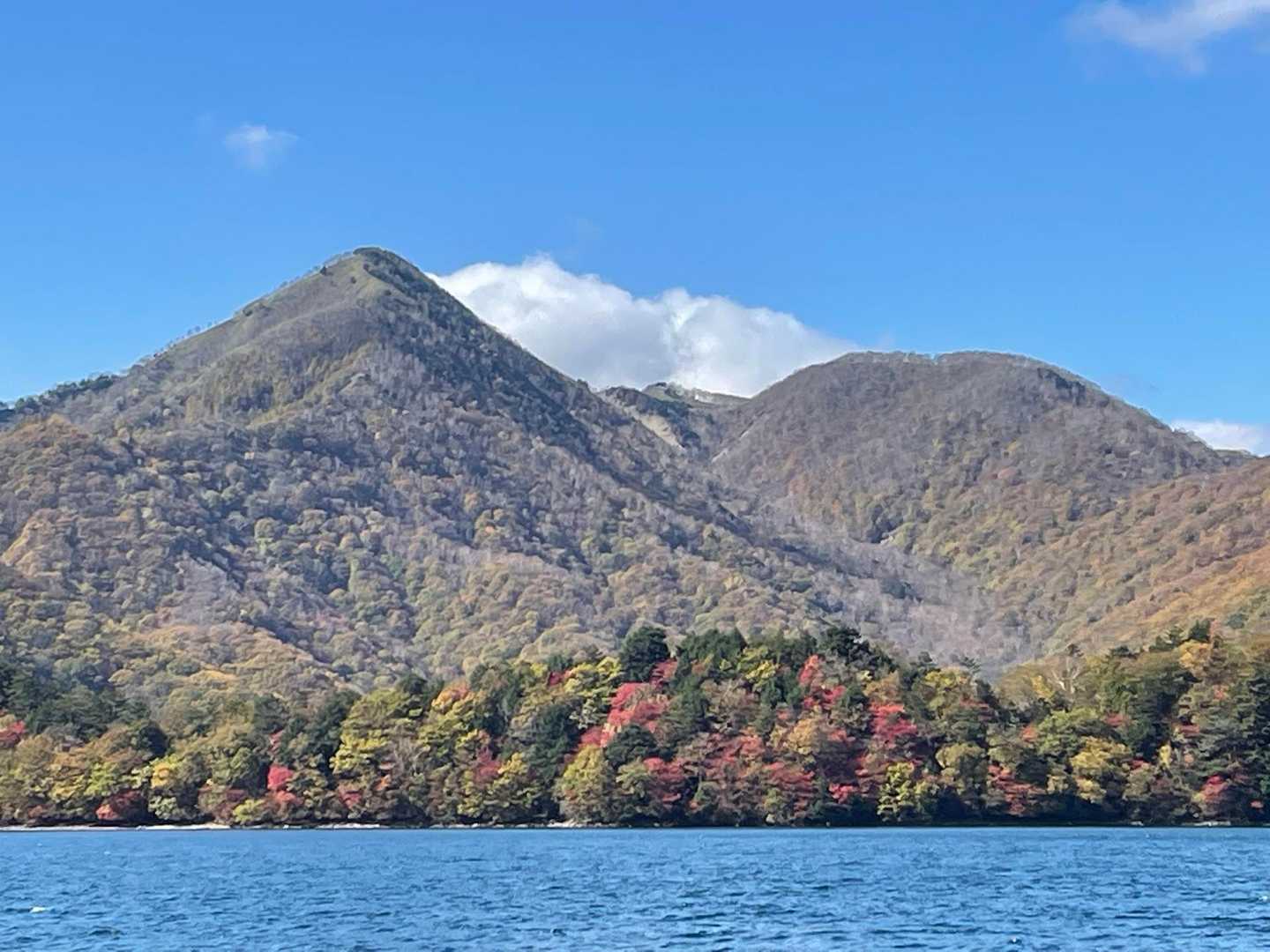 社山往復 | 中禅寺湖と男体山の絶景を一望。日光らしさと絶景を味わえる癒し旅の写真