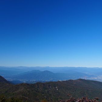 山頂から徒歩２分（？）の絶景ポイントにて