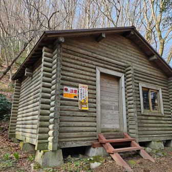こっちは山小屋。