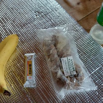 おひるごはん
真ん中は昨夜の宿のお茶菓子