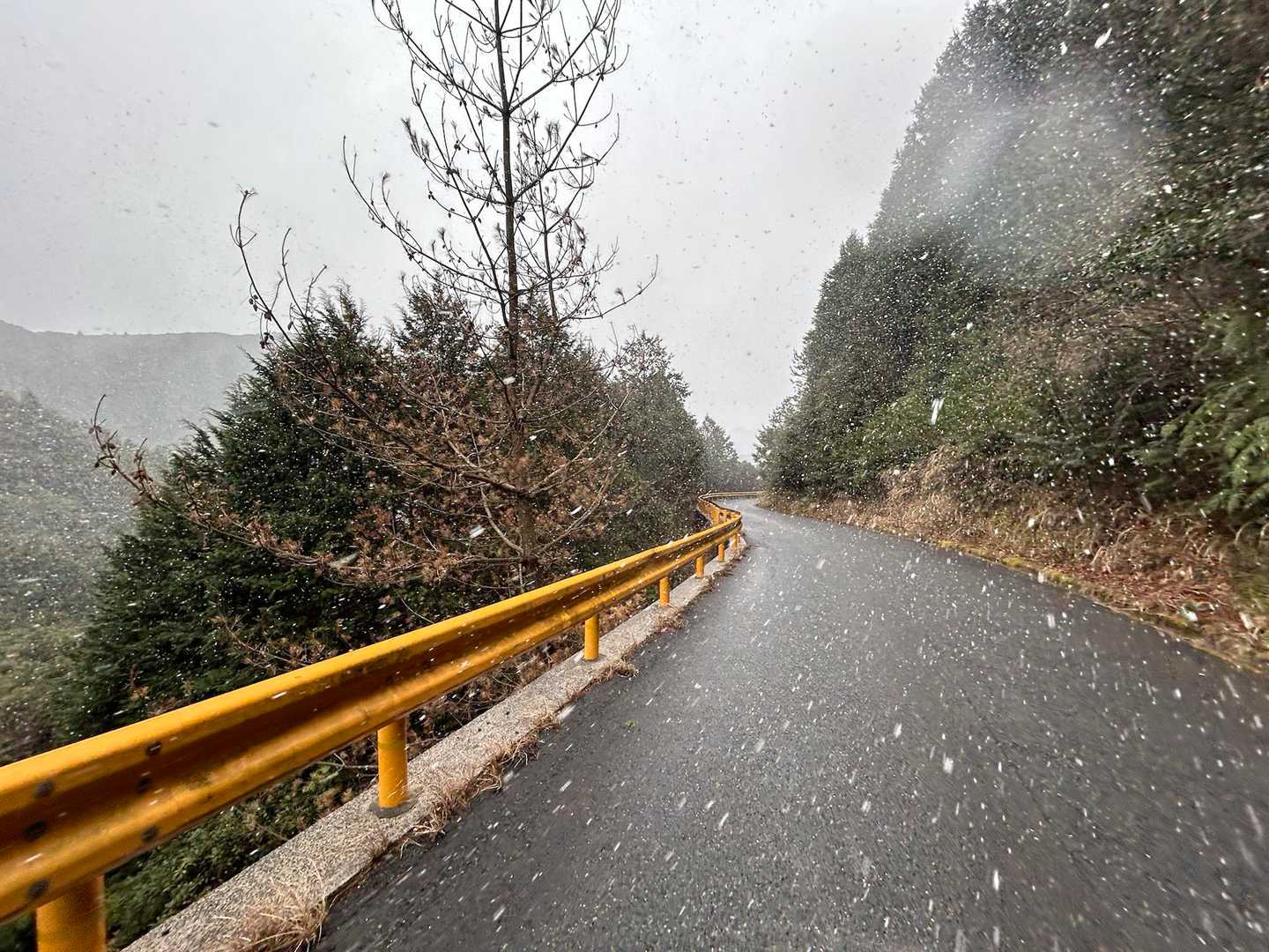岩にぶつけた脛が痛むので天井ケ岳は諦めて下山🥲

帰りはロード歩き
