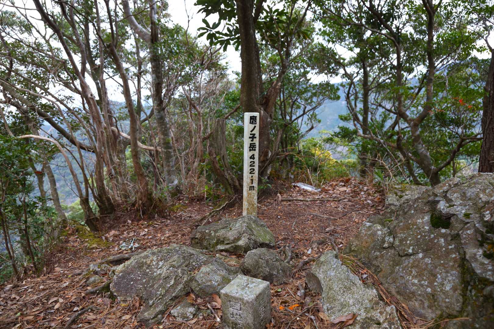 鷹ノ子岳 422.1m
清浦 四等三角点 421.81m