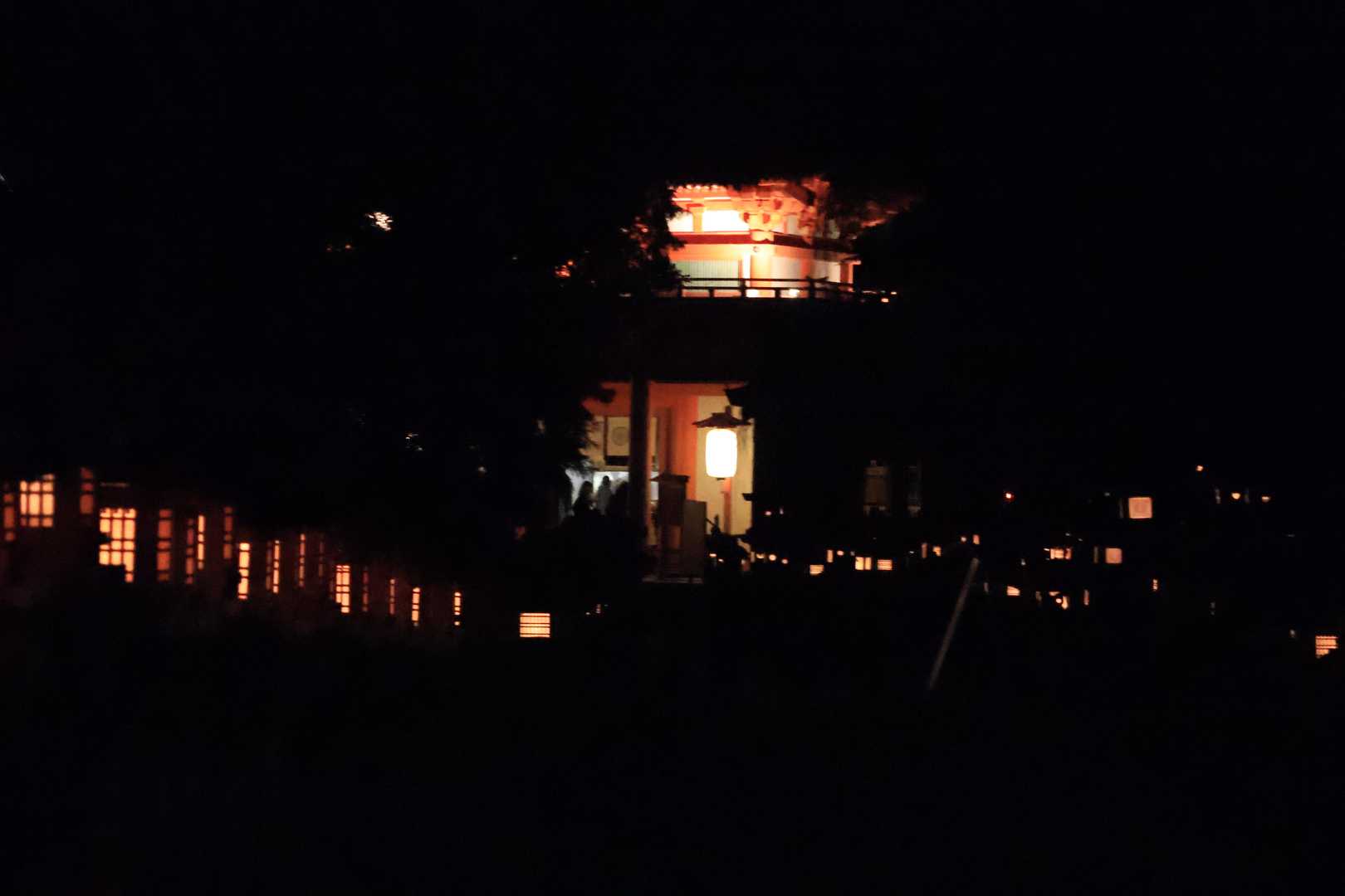 順路に沿って本殿へ。