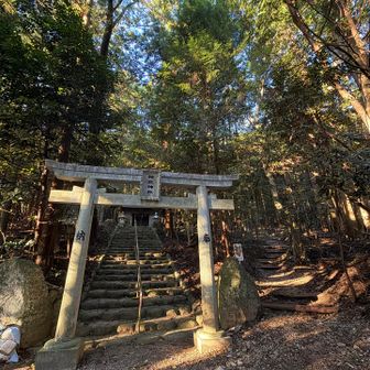 大貝戸登山口 入ってすぐの神武神社