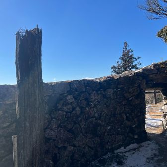 トンネルくぐって。