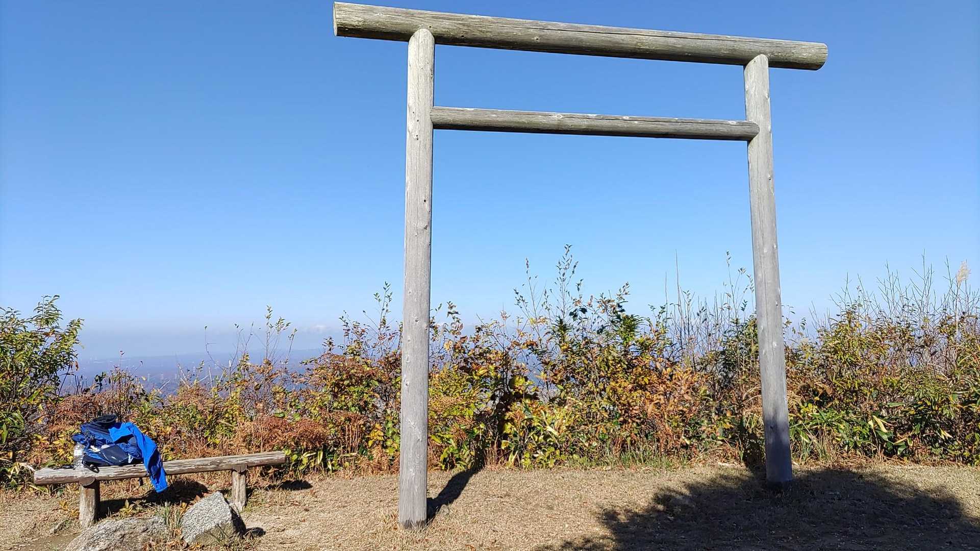 碁石ヶ峰のシンボル
木製の鳥居
