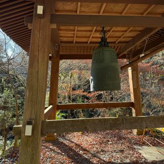 鐘楼

この先に浄因寺本堂があり、その先に清心亭、天高橋があったが見逃した😭
江戸時代、葛飾北斎が描いた『足利行道山雲のかけ橋』だ。
