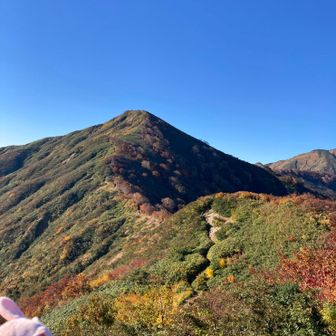 まずは小朝日へ、すっごい！
ここまで登ると紅葉🍁鮮やかだね💕︎