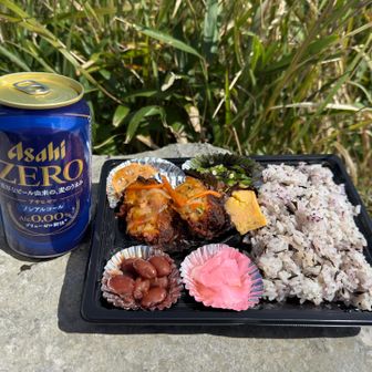 今日の山メシ
広大な景色を眺めながらお弁当🍱