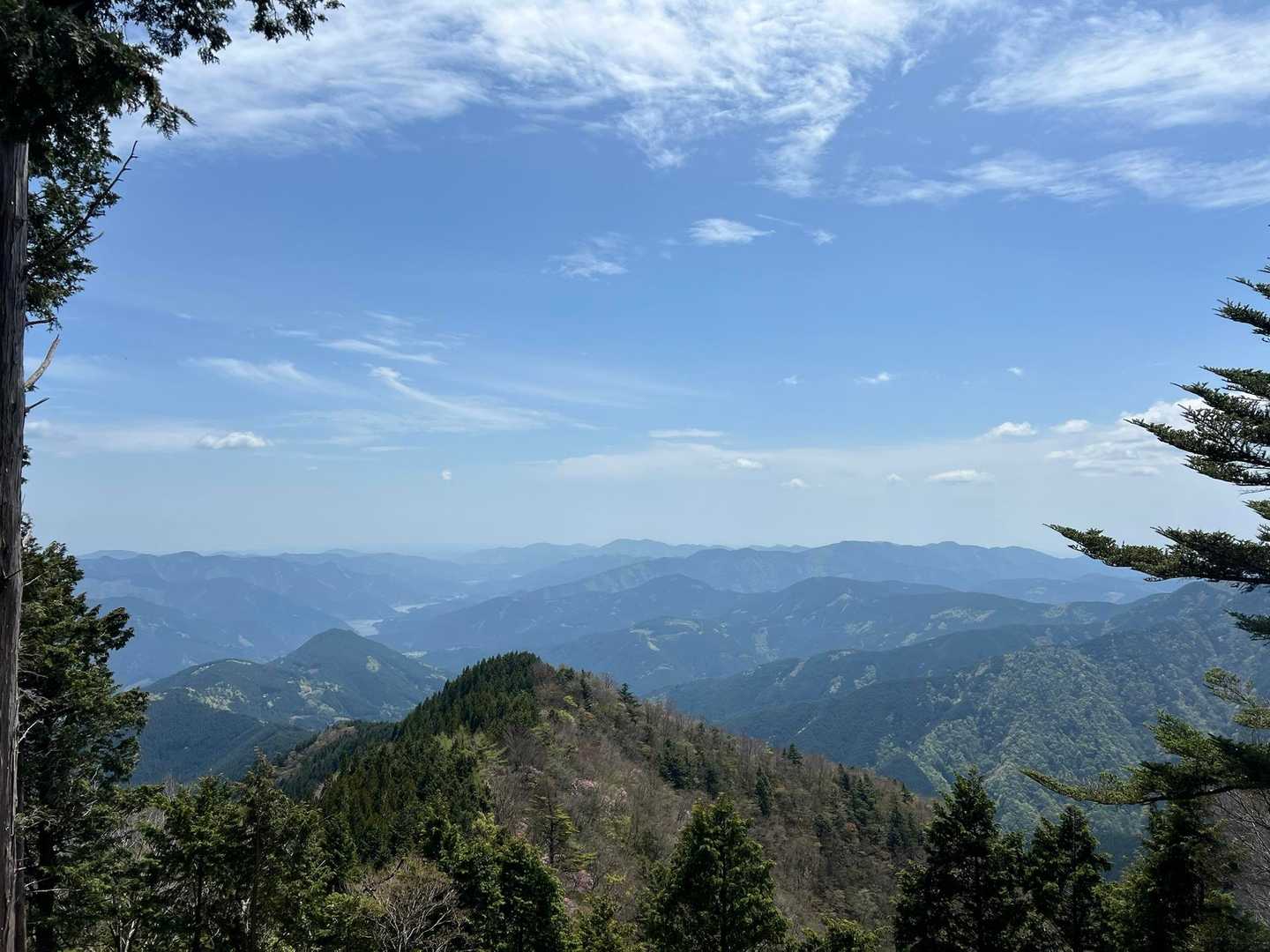 ナイスビュー✨
大井川が見えてます
全く知らない山々が連なっててとっても新鮮‼︎
山にいられる幸せ噛みしめます♪