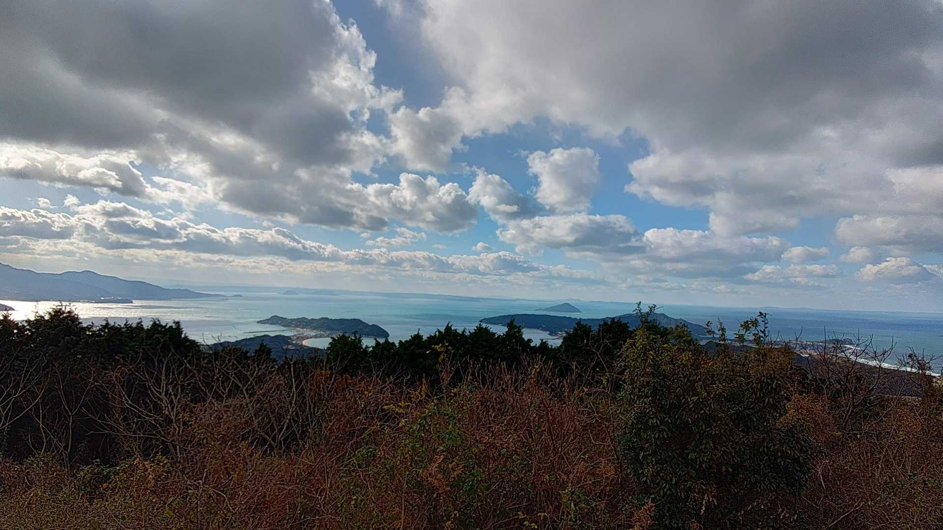 可也山往復 | 地元の遠足の定番。糸島富士の別名を持つ頂から眺める青色の写真