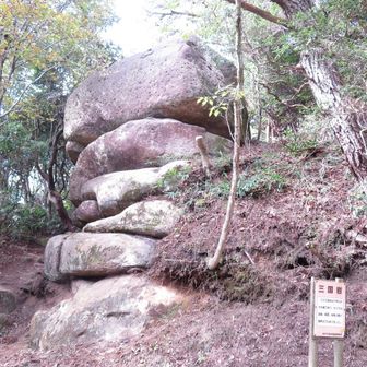 三国岩