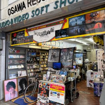 レコード店😍❗️
ついつい入りCDを買う💿😁😁😁