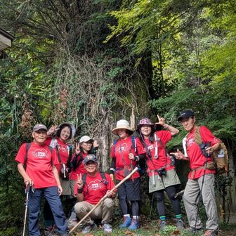 アカレンジャー7人衆
カヤの大木前で自撮り10秒です✨👍️