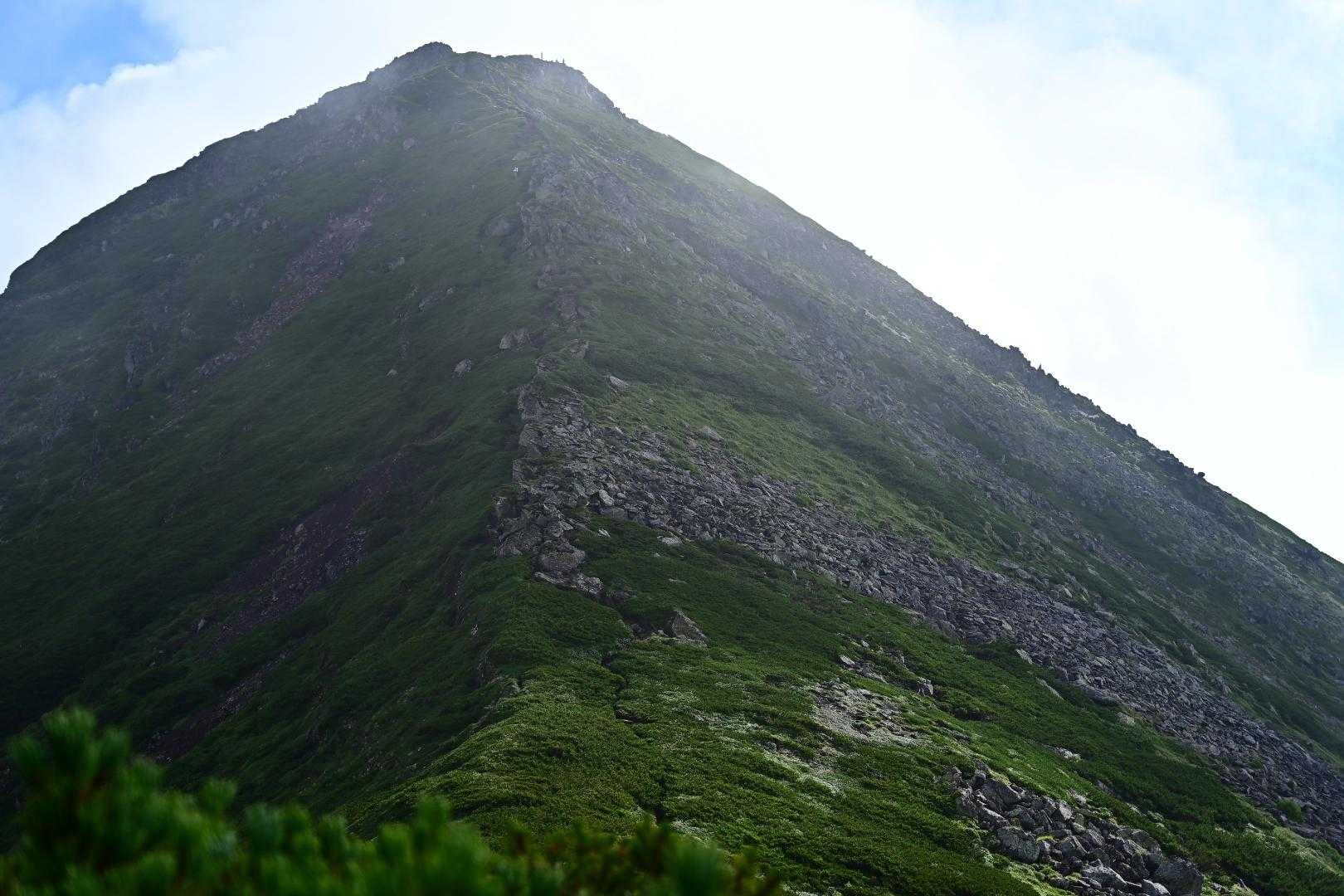オプタテシケ山頂標識が見えた