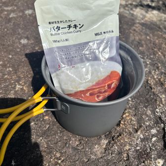 風が強くてコンロ使わず、もってきた熱湯につけただけ