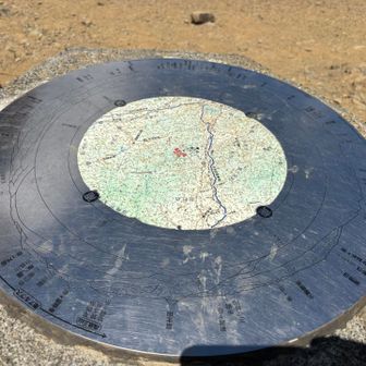 この山頂、晴れていたら360度の絶景なんてすよ〜