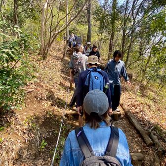 登山道渋滞は延々と続きます😅
