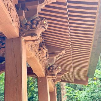 唐獅子が左右と真ん中に計4体