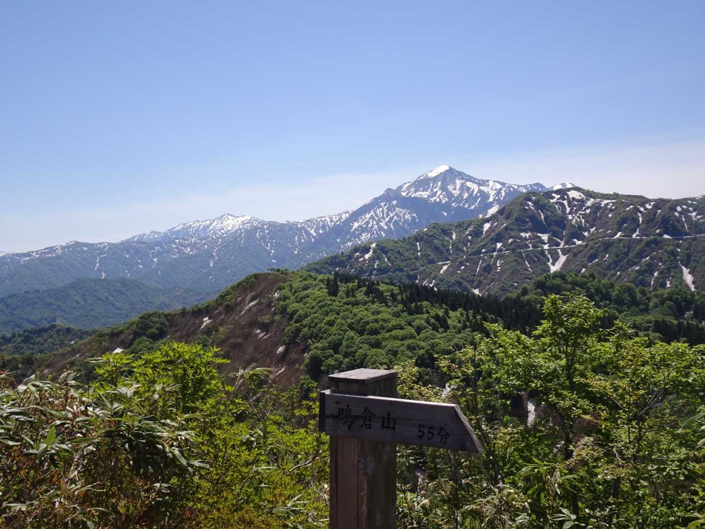 トヤの頭からの越駒と荒沢岳