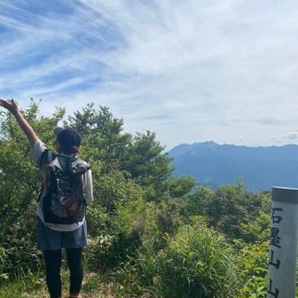 石墨山頂上はこっちしか青空がない😂