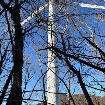 風車！あなたはいつ回るんですか？
今日ガチ強風なのに、一つも回ってない。